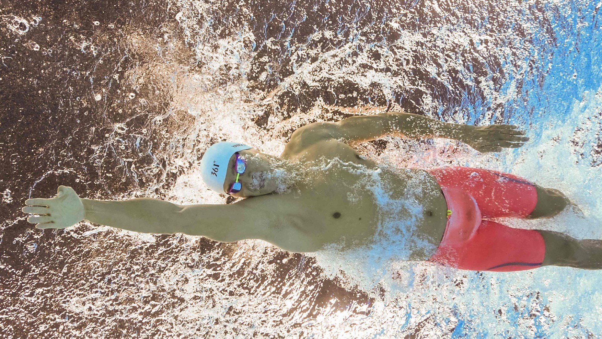 塔特成为橄榄球冠军锦标赛中最具观赏性球员之一，set hut橄榄球