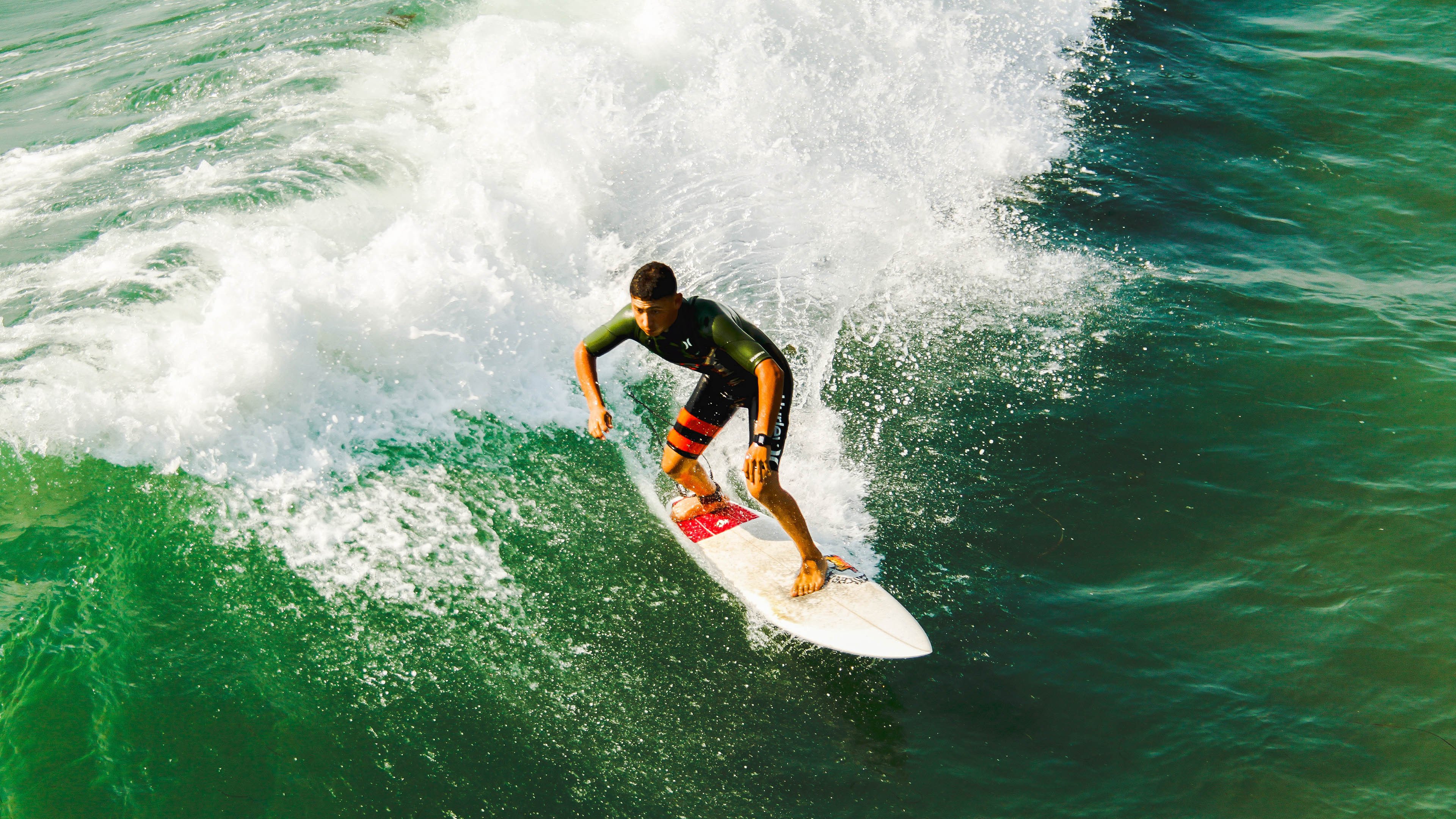 爱游戏体育（AYX）官方APP下载-跳水动作干净利落突尼斯获高分，跳水reverse